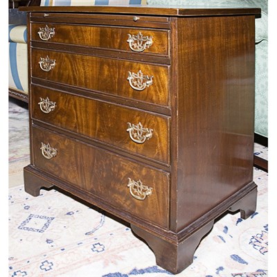 Lot 523 - George III Style Bachelor's Chest of Drawers...