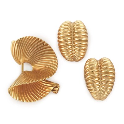 Lot 258 - Gold Clip-Brooch and Pair of Bombe Half-Hoop Earclips