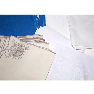 Lot 258 - Group of Linens
