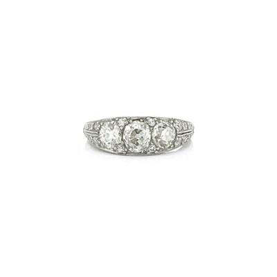 Lot 751 - Platinum and Diamond Ring