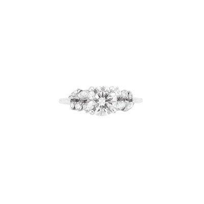 Lot 102 - Platinum and Diamond Ring