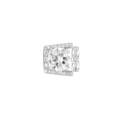 Lot 533 - Platinum and Diamond Ring