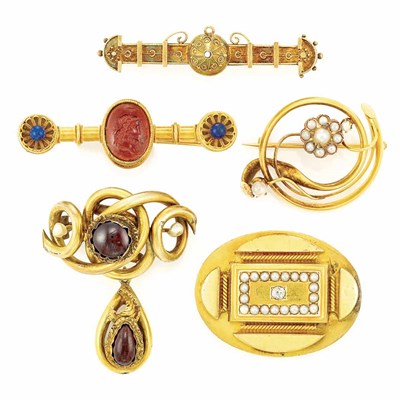 Lot 636 - Five Antique Gold Brooches