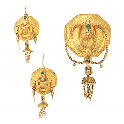 Lot 198 - Antique Gold, Emerald and Split Pearl Fringe Pendant-Brooch and Pair of Earrings