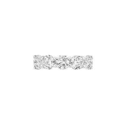 Lot 204 - Platinum and Diamond Ring