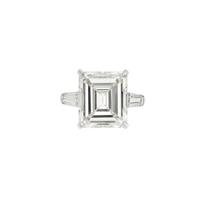 Lot 431 - Diamond Ring
