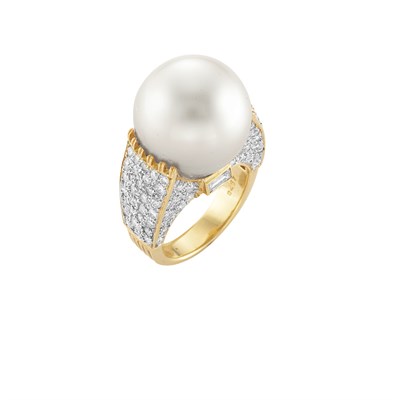 Lot 81 - Gold, Cultured Pearl and Diamond Ring