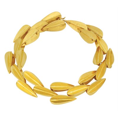Lot 1081 - Gold-Tone Metal Necklace 1980s Bright...