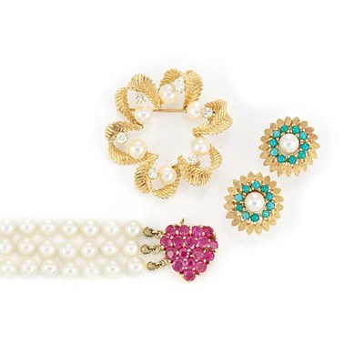 Lot 423 - Group of Gold and Cultured Pearl Jewelry