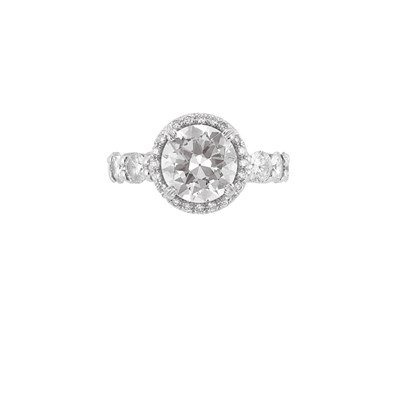 Lot 438 - White Gold and Diamond Ring