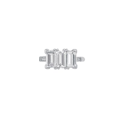 Lot 256 - Platinum and Diamond Ring