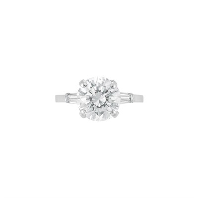 Lot 430 - Diamond Ring