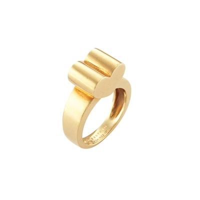 Lot 247 - Gold Heart Ring, Van Cleef & Arpels