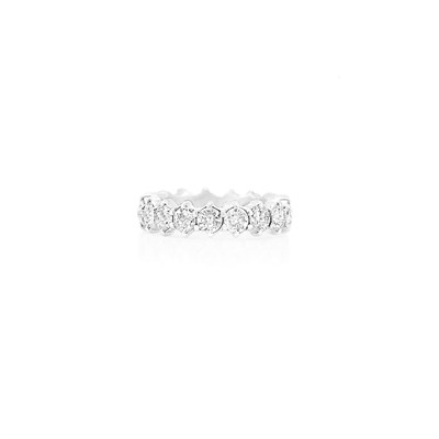 Lot 483 - Diamond Band Ring