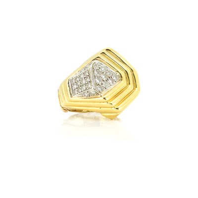 Lot 748 - Gold and Diamond Ring