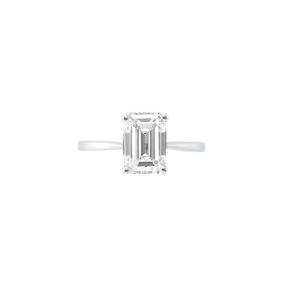 Lot 155 - White Gold and Diamond Ring