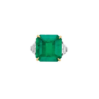 Lot 490 - Platinum, Gold, Emerald and Diamond Ring