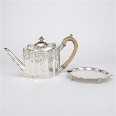 Lot 414 - George III Silver Coffee Pot Probably John...