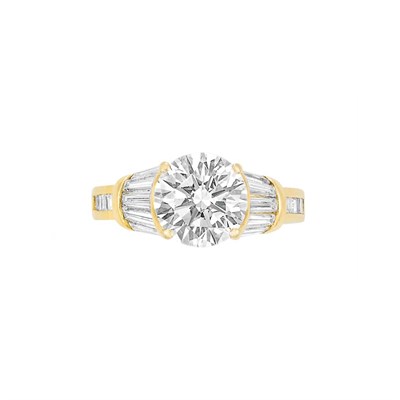Lot 470 - Gold and Diamond Ring