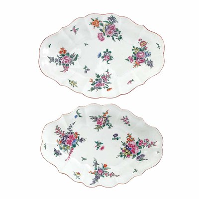 Lot 305 - Pair of English Porcelain Low Bowls Early 19th...