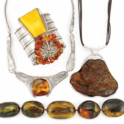 Lot 912 - Group of Amber Jewelry