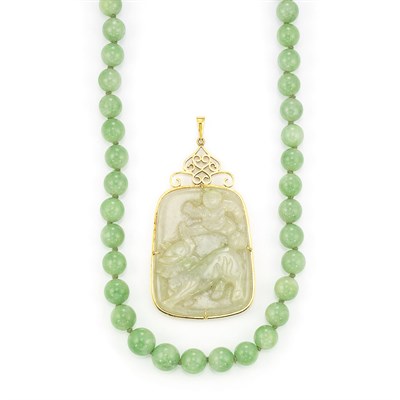 Lot 299 - Jade Bead Necklace and Gold and Carved Jade Pendant