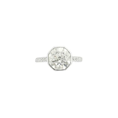 Lot 148 - Platinum and Diamond Ring