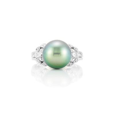 Lot 78 - White Gold, Gray Cultured Pearl and Diamond Ring