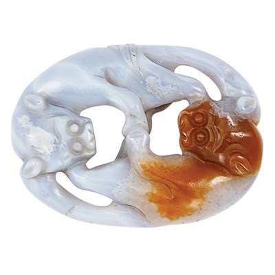 Lot 351 - Chinese Agate Toggle Carved as twin cats, the...