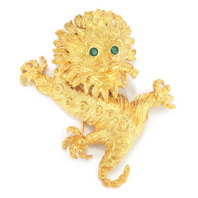 Lot 708 - Gold and Emerald Lion Clip-Brooch