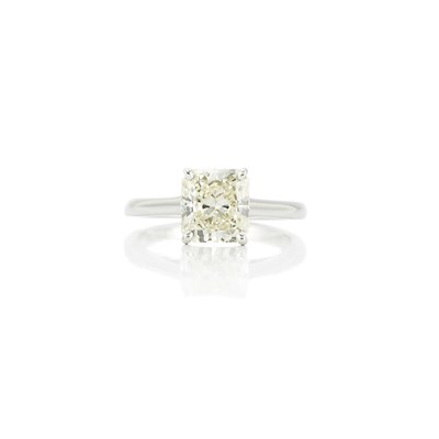 Lot 859 - Platinum and Diamond Ring