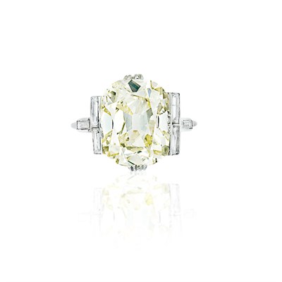Lot 616 - Diamond Ring