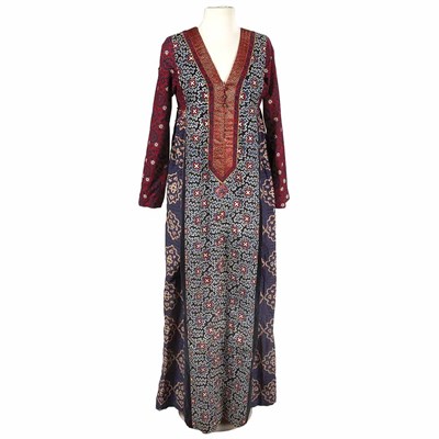 Lot 1105 - Knobkerry Patchwork Caftan Various batik...