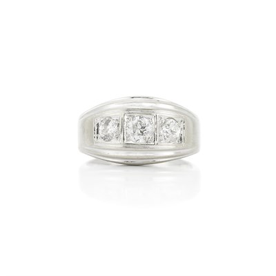Lot 663 - Gentleman's White Gold and Diamond Ring