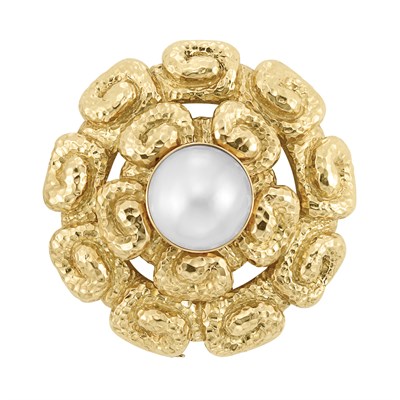 Lot 375 - Gold and Mabe Pearl Clip-Brooch, David Webb