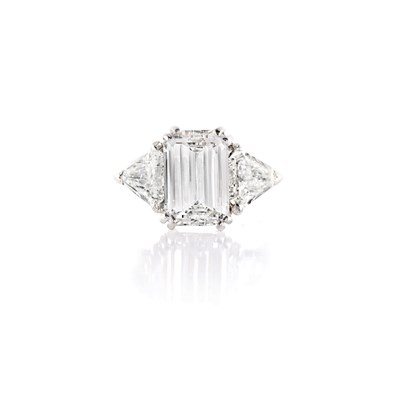 Lot 462 - Platinum and Diamond Ring