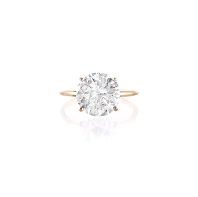 Lot 484 - Gold and Diamond Ring
