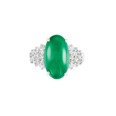 Lot 120 - White Gold, Jade and Diamond Ring