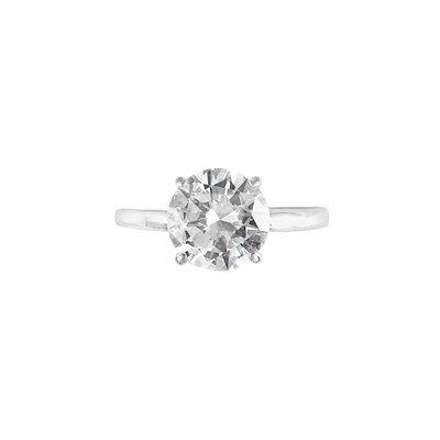 Lot 160 - White Gold and Diamond Ring