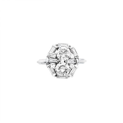Lot 187 - White Gold and Diamond Ring