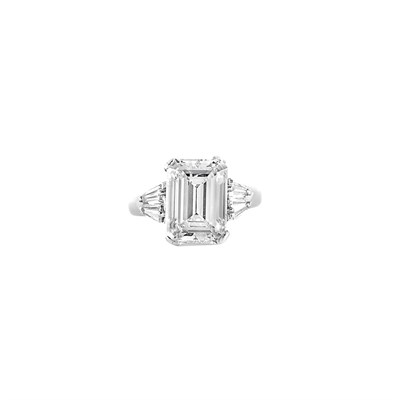 Lot 575 - Platinum and Diamond Ring