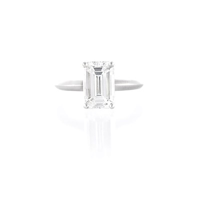 Lot 576 - Platinum and Diamond Ring