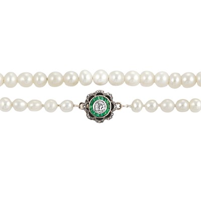 Lot 18 - Pearl Necklace with Silver, Gold, Emerald and Diamond Clasp