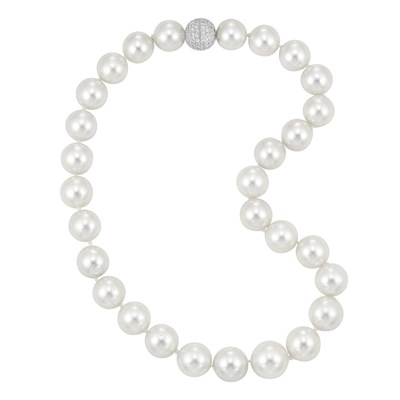 Lot 481 - Cultured Pearl Necklace with White Gold and Diamond Ball Clasp