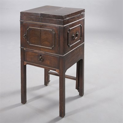 Lot 294 - Georgian Mahogany Gentleman's Dressing Table...