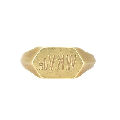 Lot 545 - Gold Signet Ring