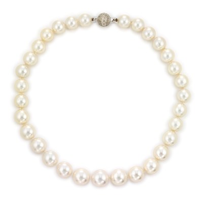 Lot 625 - Cultured Pearl Necklace with Diamond Ball Clasp