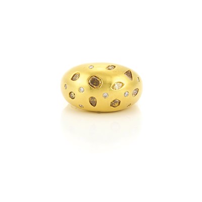 Lot 593 - Gold, Brown Diamond and Diamond Bombe Ring