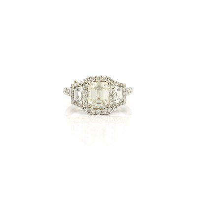 Lot 645 - White Gold and Diamond Ring