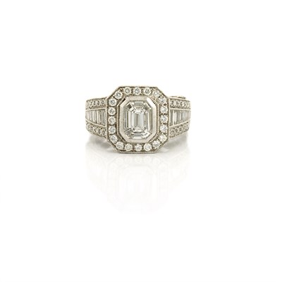 Lot 632 - White Gold and Diamond Ring